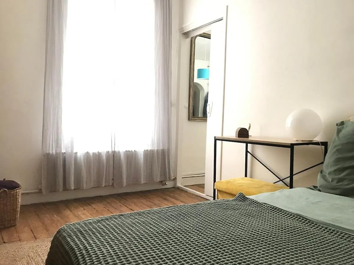 Apartment Charming 3-Room Apartment, Paris Center