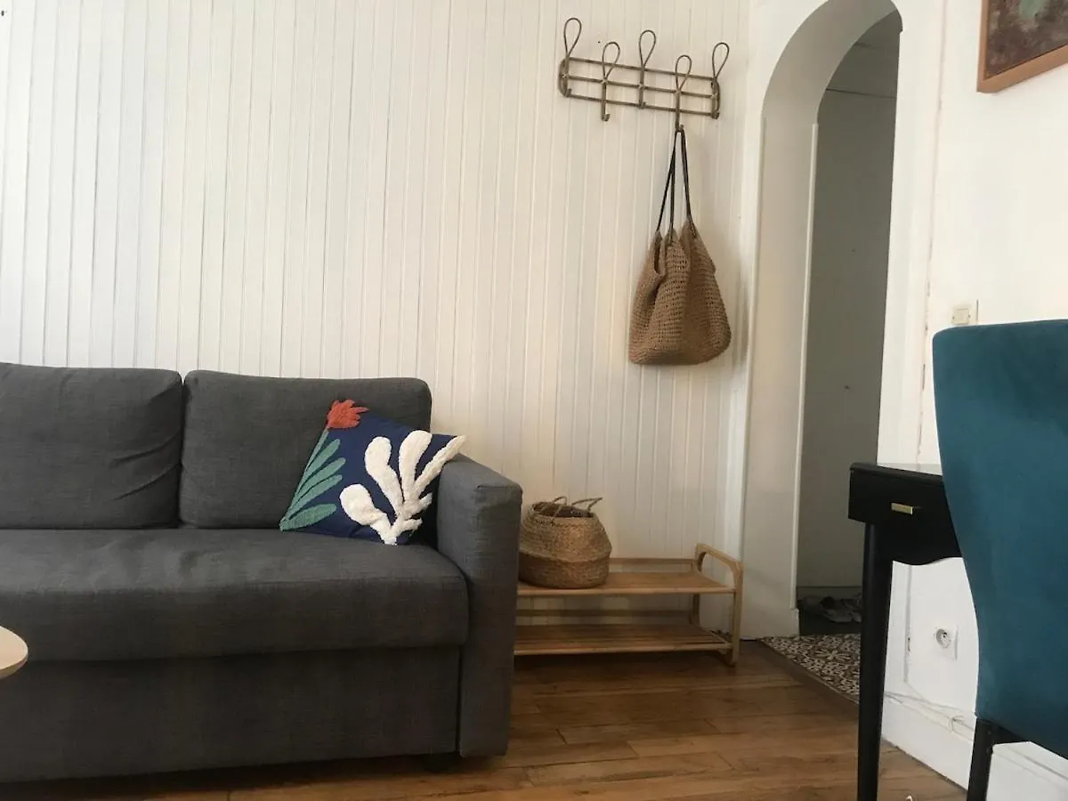 Charming 3-Room Apartment, Paris Center France